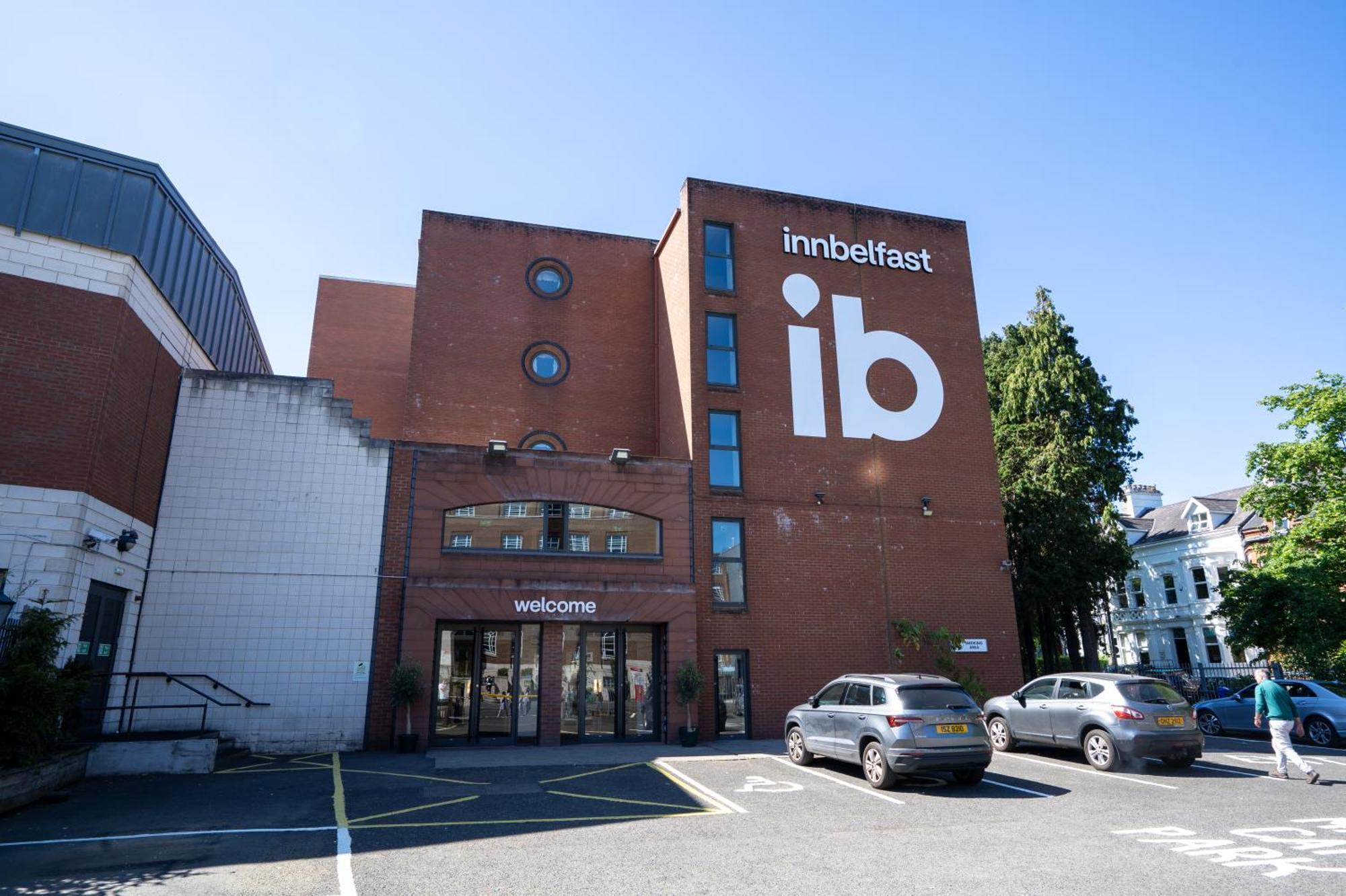 Inn Belfast Exterior photo